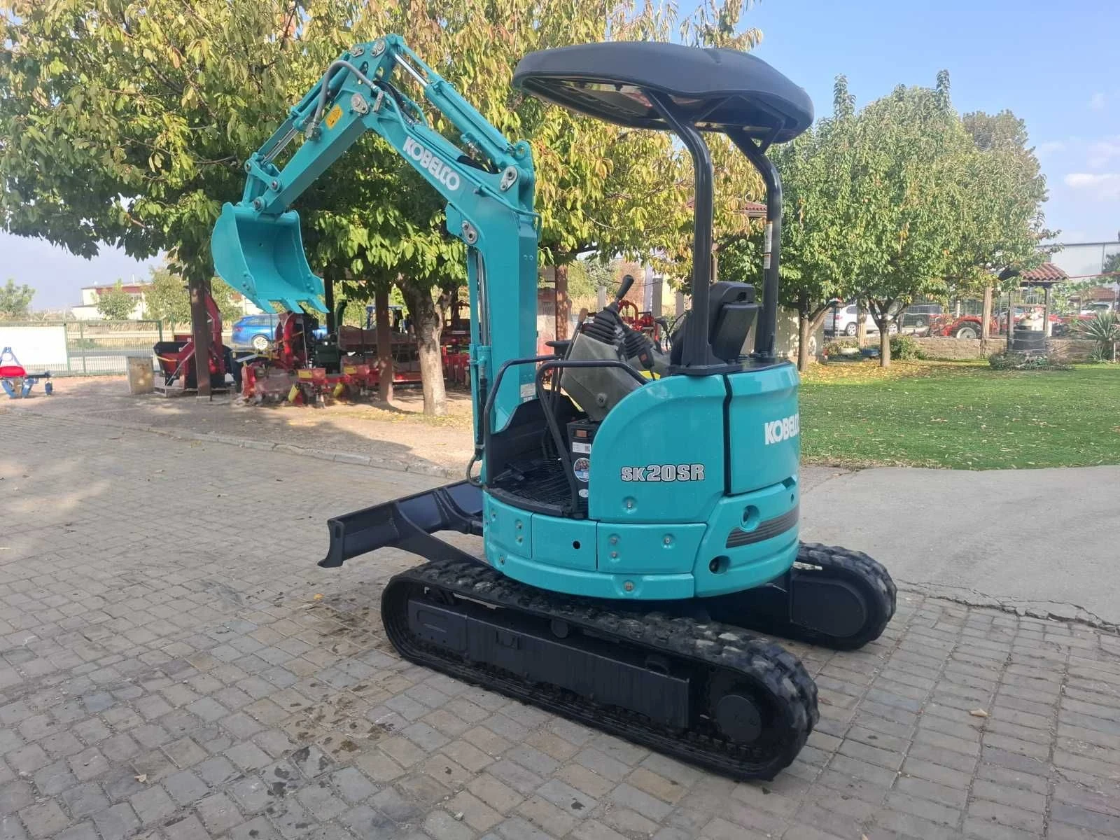 Багер Kobelco SK20SR