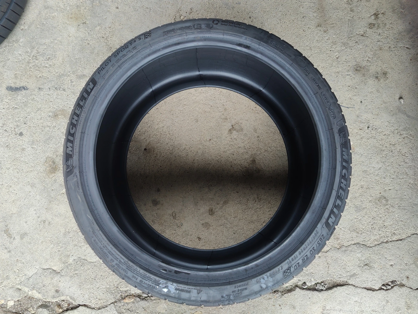 Гуми Летни 285/30R20, снимка 4 - Гуми и джанти - 55090099
