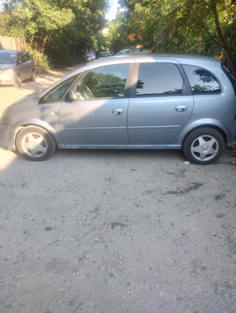 Opel Meriva, снимка 3 - Автомобили и джипове - 46280329