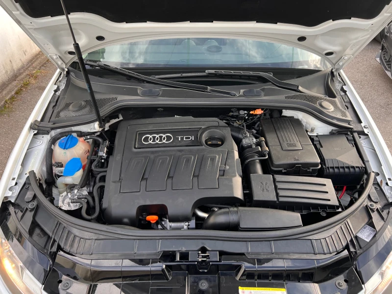 Audi A3 1.6TDI S-TRONIC FACELIFT , снимка 16 - Автомобили и джипове - 47475397