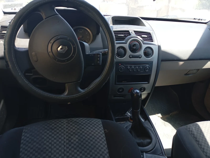 Renault Megane 2, снимка 2 - Автомобили и джипове - 47608471