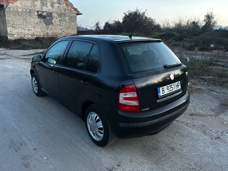 Skoda Fabia 1.2 12V, снимка 2 - Автомобили и джипове - 48043440