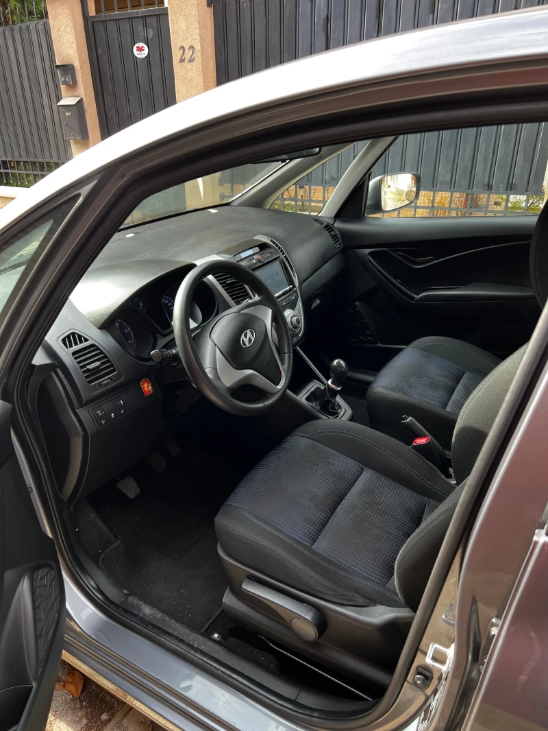 Hyundai Ix20 1.4CRD, снимка 8 - Автомобили и джипове - 52457133