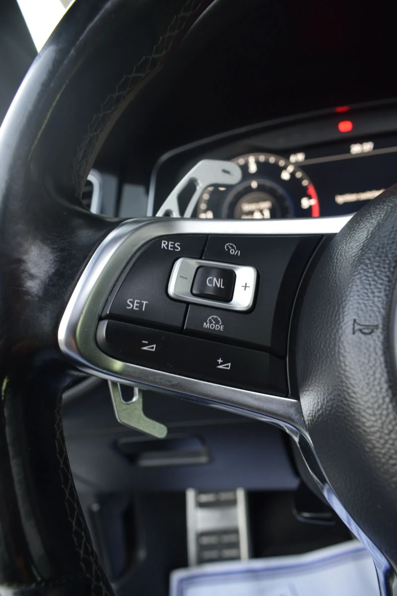 VW Golf 2.0 GTD, снимка 10 - Автомобили и джипове - 52882045