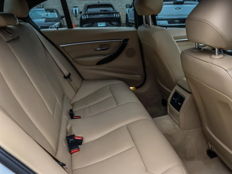 BMW 328 i X-DRIVE* KEYLESS* 360CAM* АвтоКредит(ЦЕНА ДО БГ), снимка 14 - Автомобили и джипове - 53539960