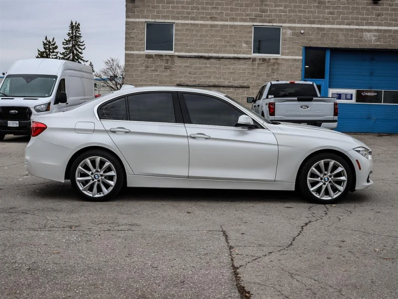 BMW 328 i X-DRIVE* KEYLESS* 360CAM* АвтоКредит(ЦЕНА ДО БГ), снимка 3 - Автомобили и джипове - 53539960