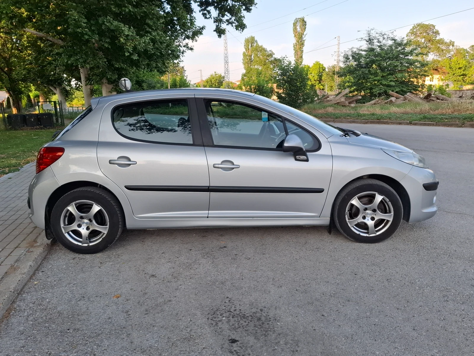 Peugeot 207 1.6 HDI - изображение 6