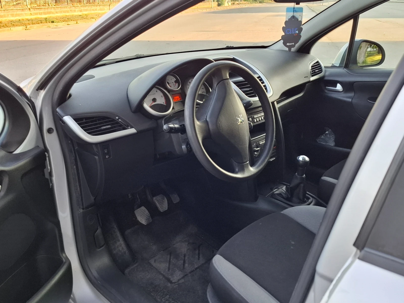 Peugeot 207 1.6 HDI - изображение 9