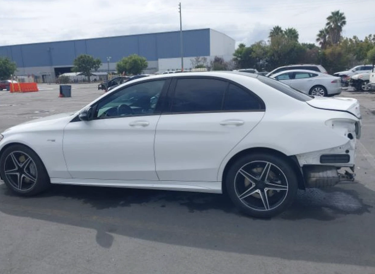 Mercedes-Benz C 43 AMG  - изображение 7