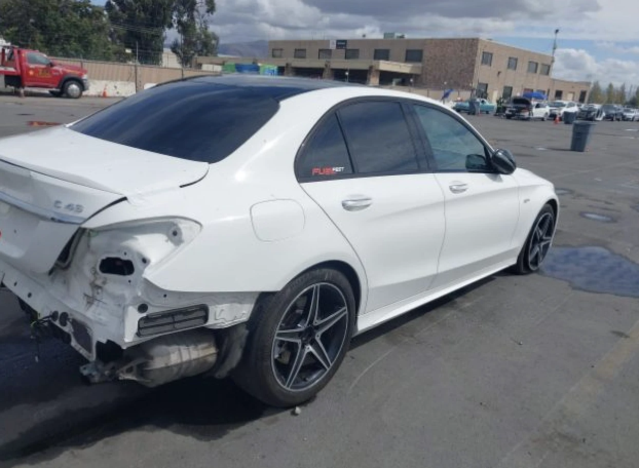 Mercedes-Benz C 43 AMG  - изображение 5