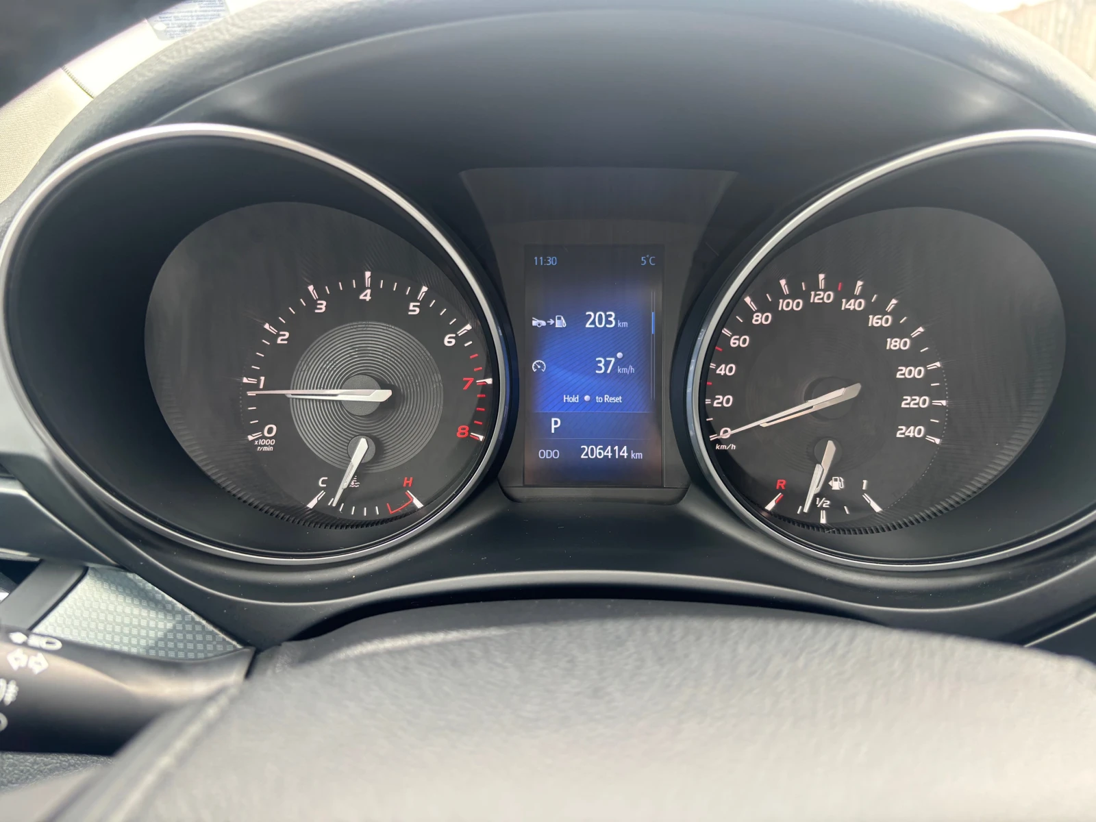 Toyota Avensis 1.8 Executive, снимка 10 - Автомобили и джипове - 53965084