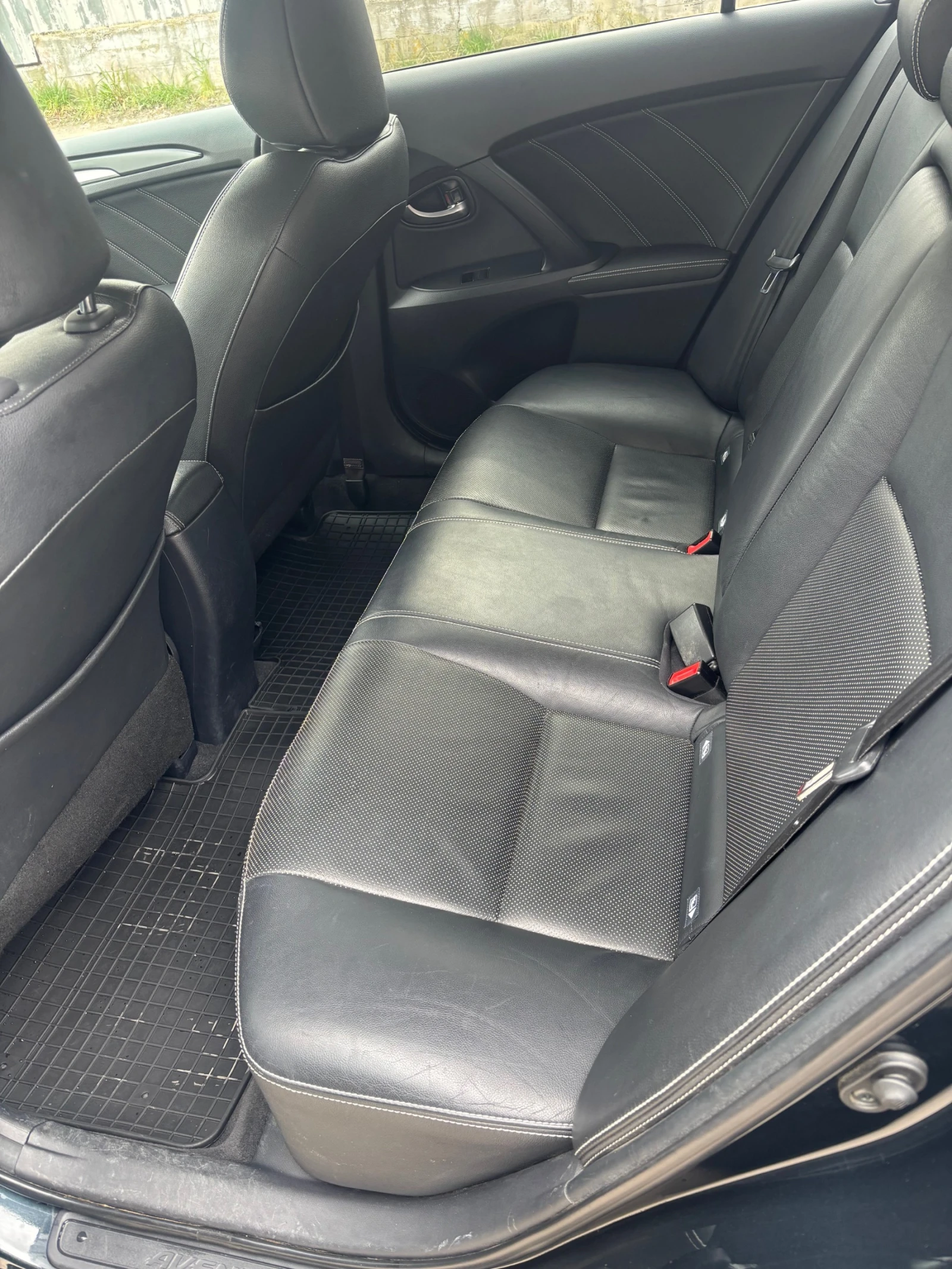 Toyota Avensis 1.8 Executive, снимка 5 - Автомобили и джипове - 53965084