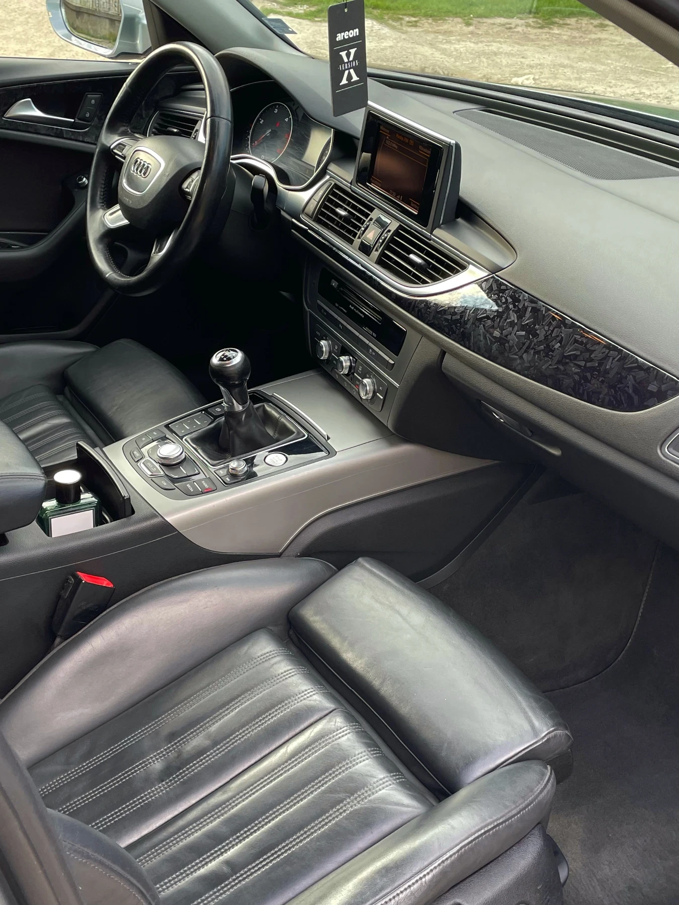 Audi A6 2.0TDI, S-LINE, Ръчка, LED, KEYLESS * ОБСЛУЖЕНА!!!, снимка 11 - Автомобили и джипове - 54158915