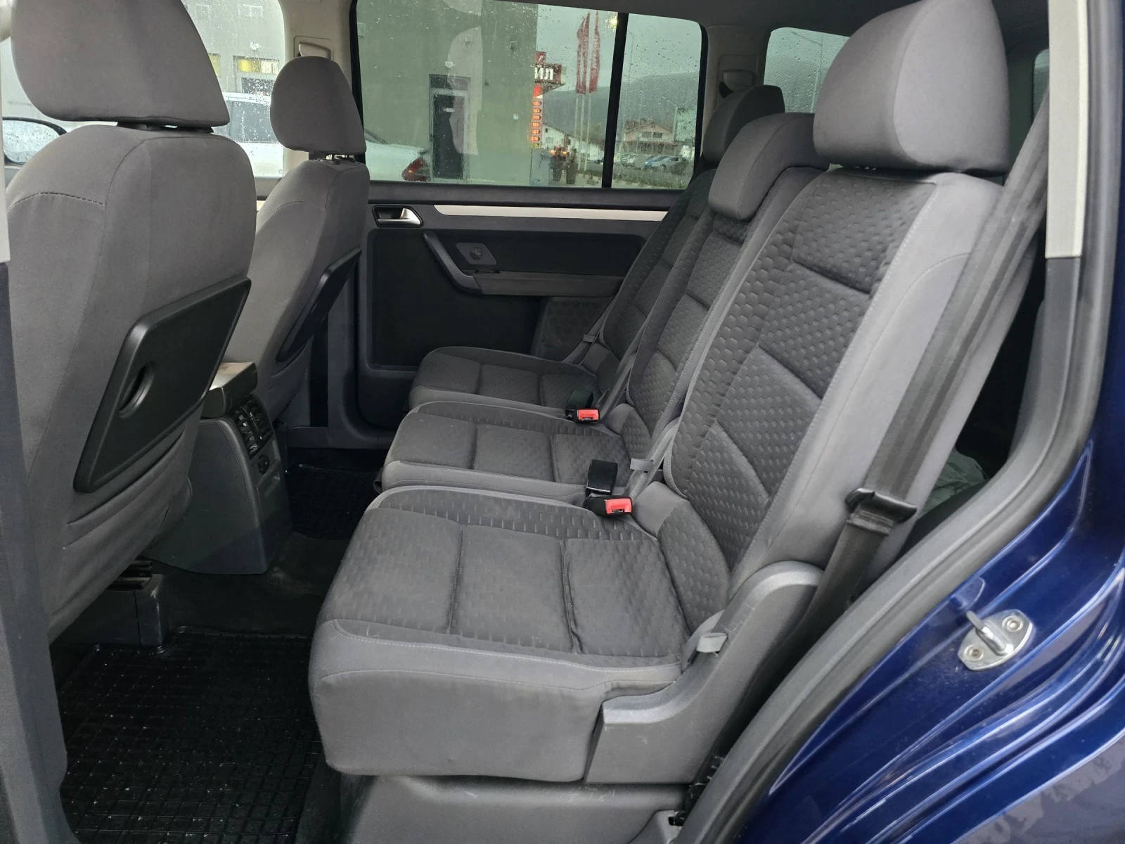 VW Touran 1.9 TDI 105кс. 6 ск., снимка 9 - Автомобили и джипове - 54459643