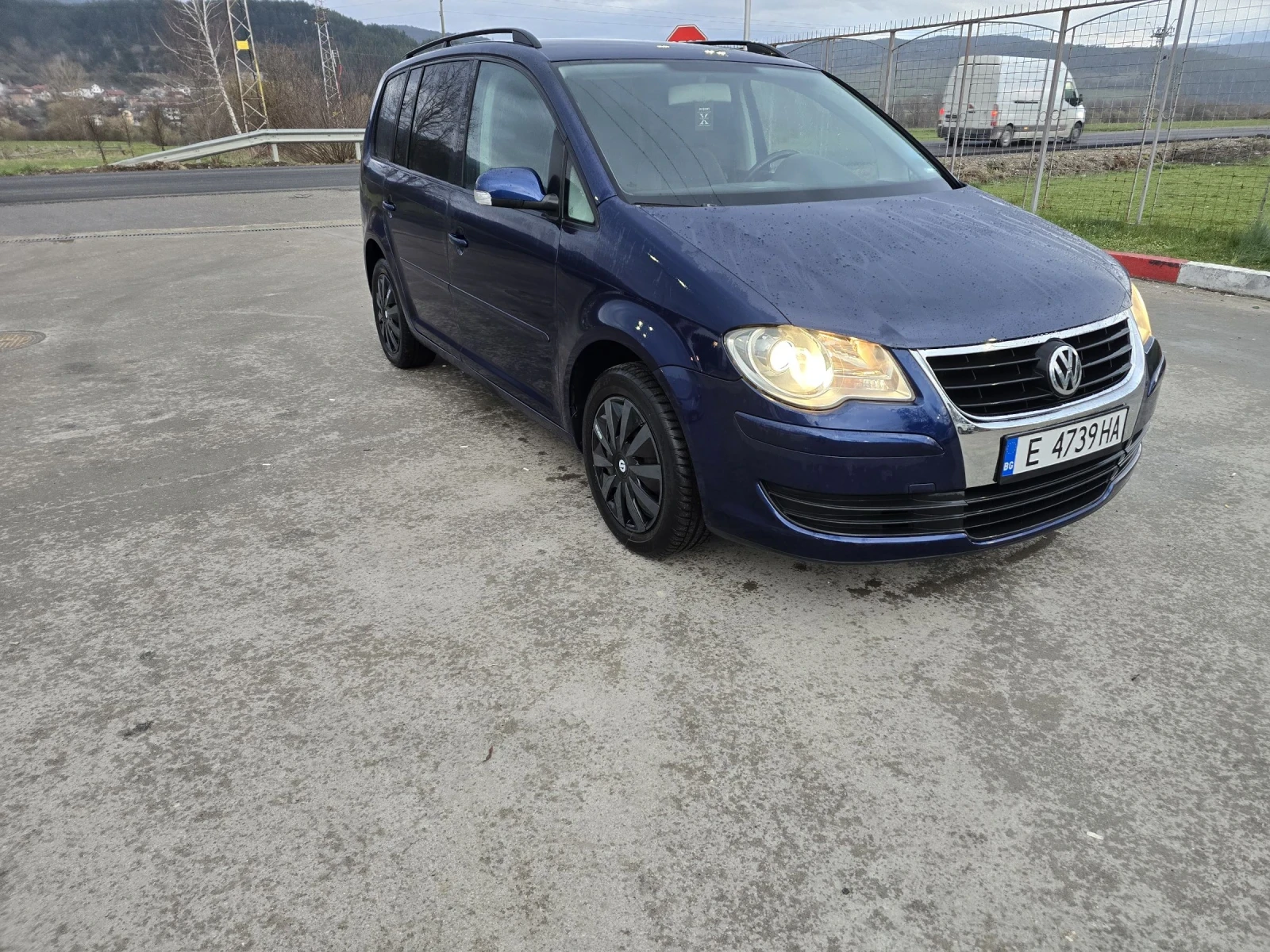 VW Touran 1.9 TDI 105кс. 6 ск., снимка 3 - Автомобили и джипове - 54459643