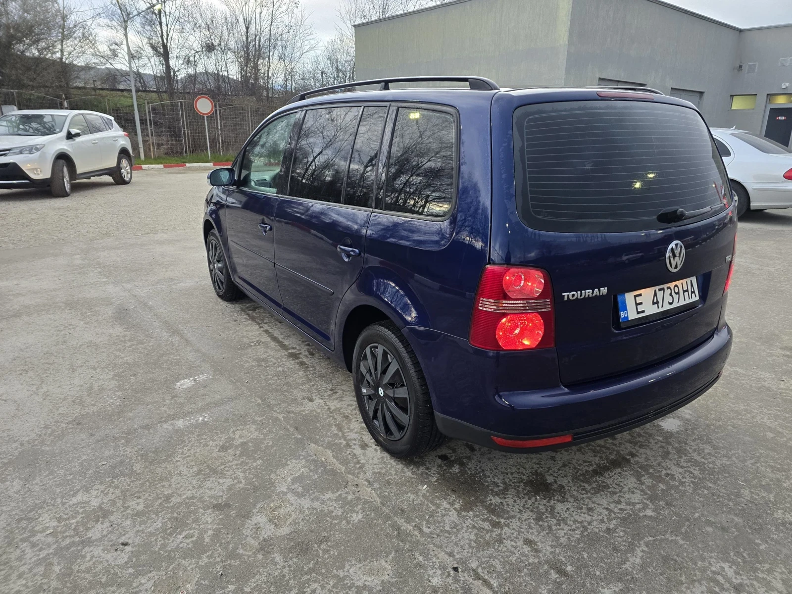 VW Touran 1.9 TDI 105кс. 6 ск., снимка 6 - Автомобили и джипове - 54459643