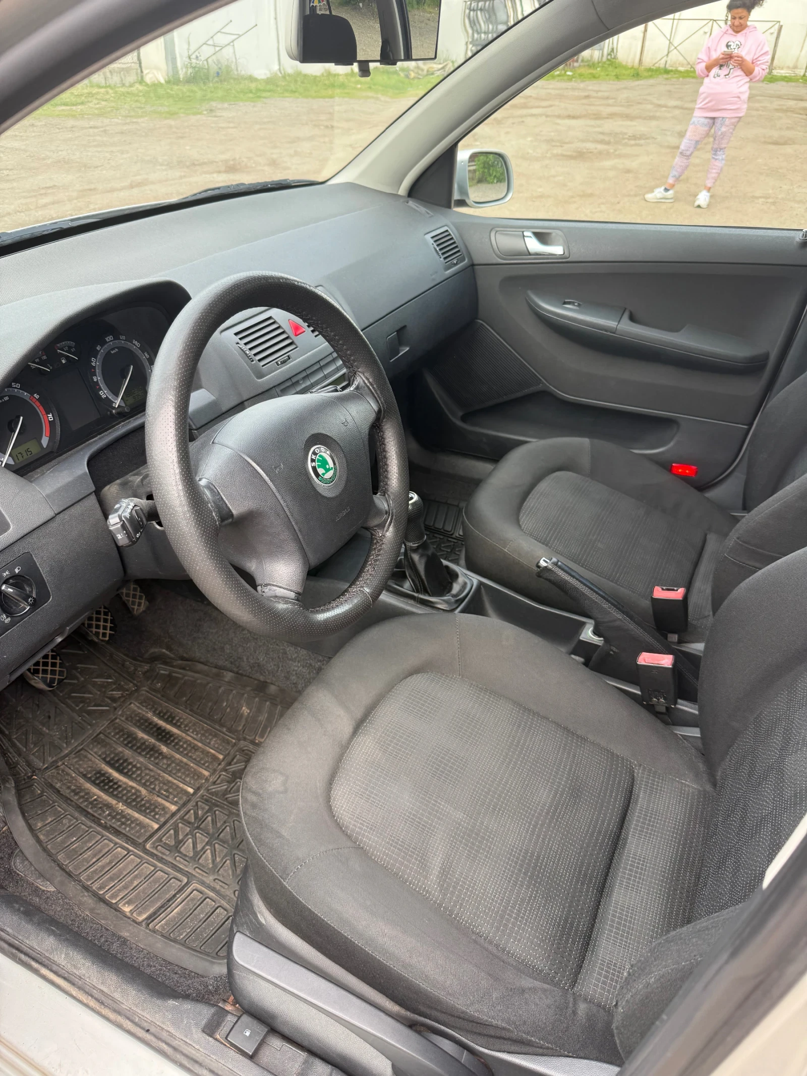 Skoda Fabia, снимка 9 - Автомобили и джипове - 54485579