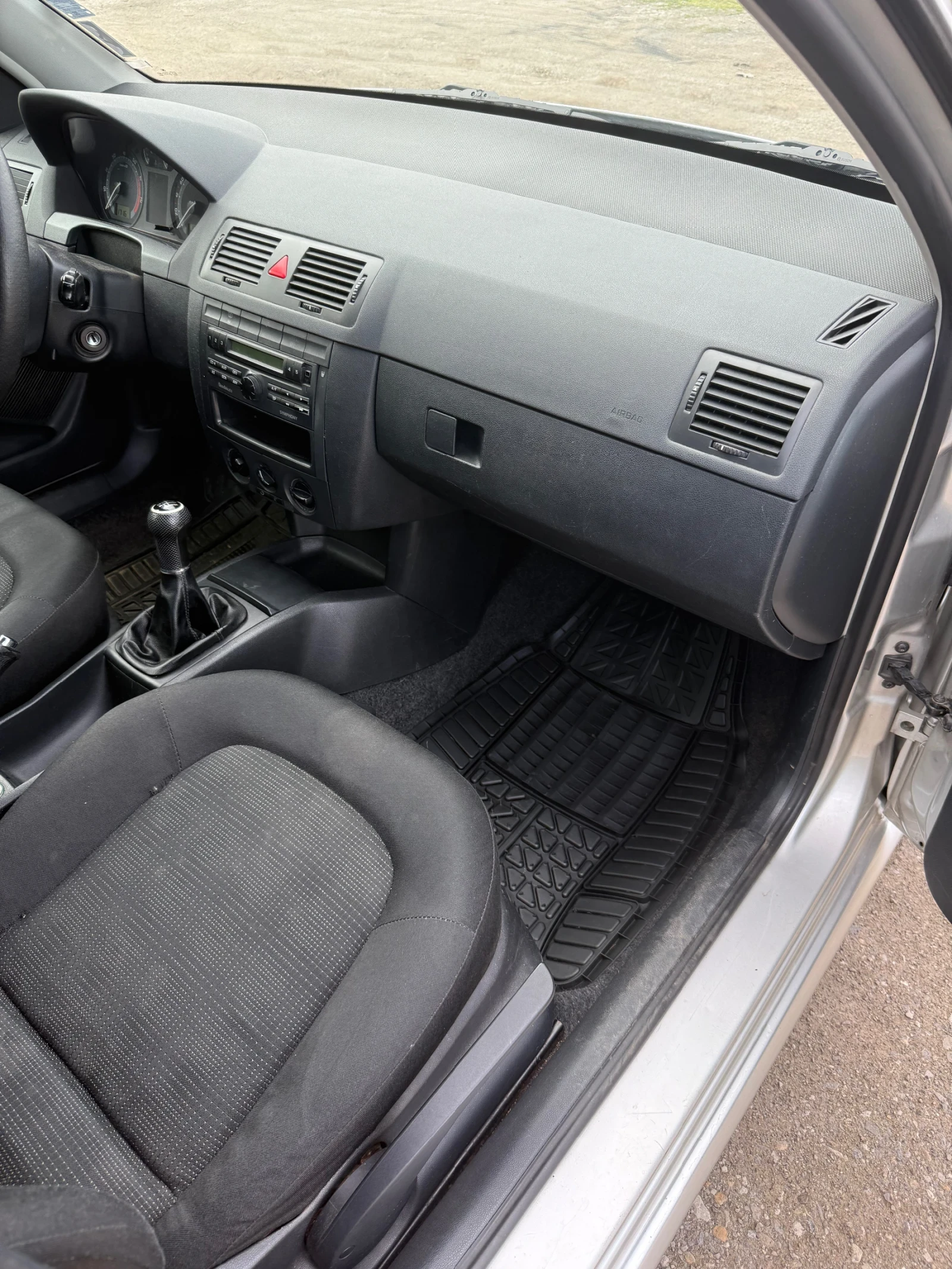 Skoda Fabia, снимка 11 - Автомобили и джипове - 54485579