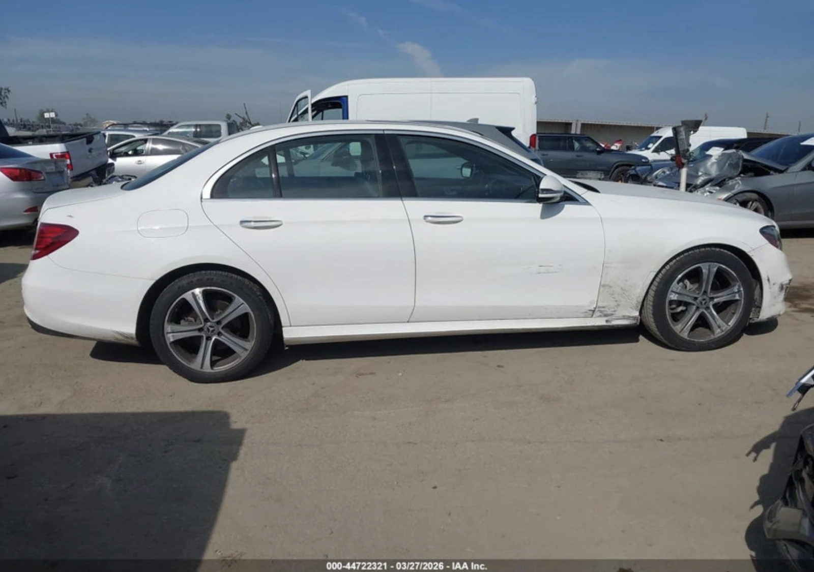 Mercedes-Benz E 300 АВТОКРЕДИТ* ЦЕНА БЕЗ АНАЛОГ* , снимка 11 - Автомобили и джипове - 54680498