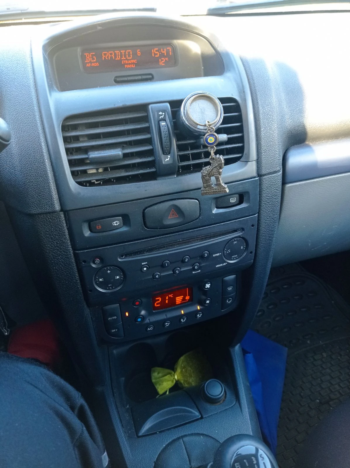 Renault Symbol, снимка 3 - Автомобили и джипове - 54718728