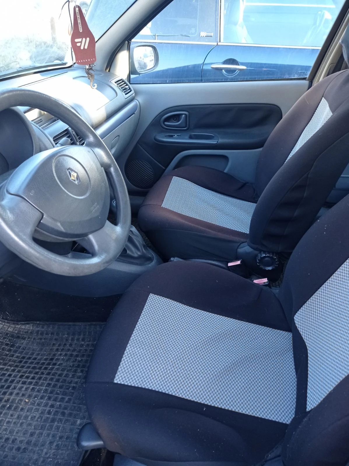 Renault Symbol, снимка 7 - Автомобили и джипове - 54718728