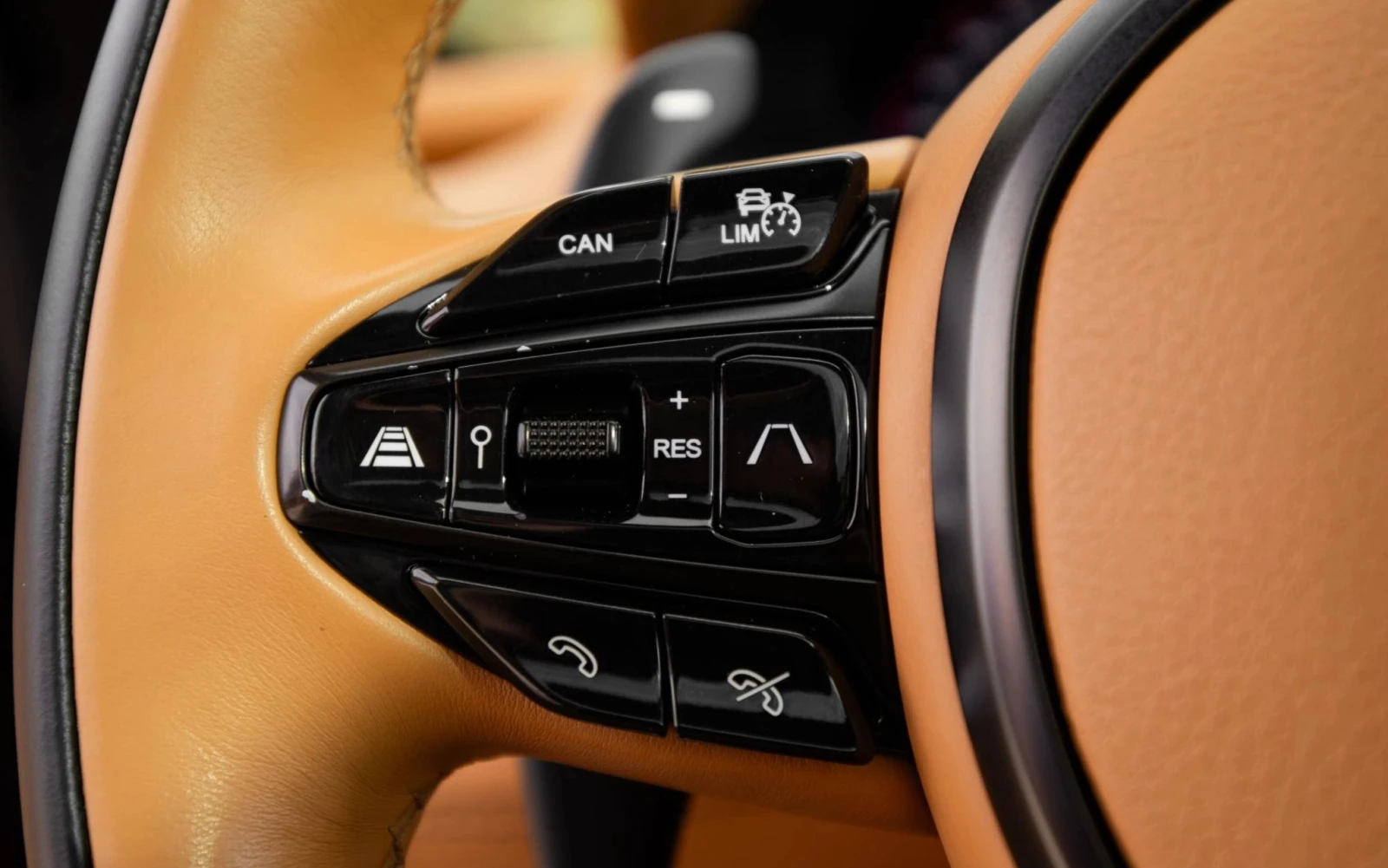 Aston Martin DBX V8 4.0 , снимка 15 - Автомобили и джипове - 54909862