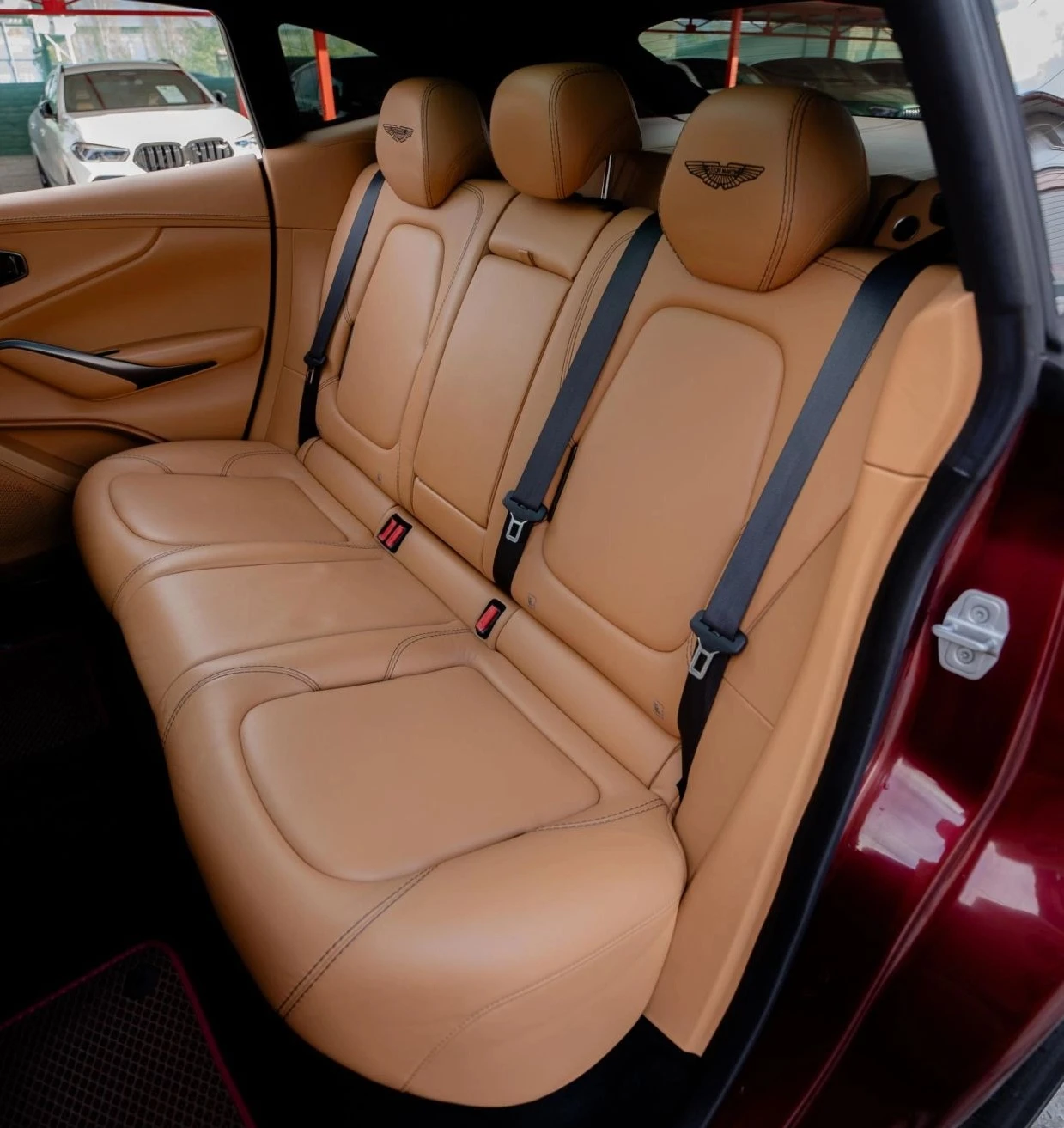 Aston Martin DBX V8 4.0 , снимка 6 - Автомобили и джипове - 54909862