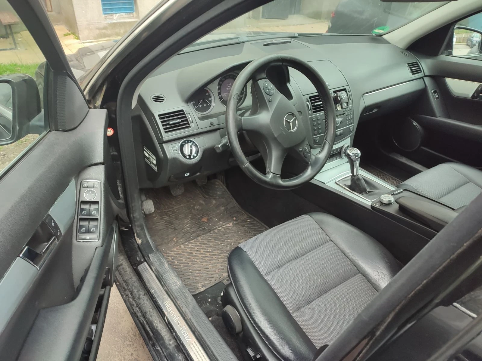 Mercedes-Benz C 200, снимка 3 - Автомобили и джипове - 55133533