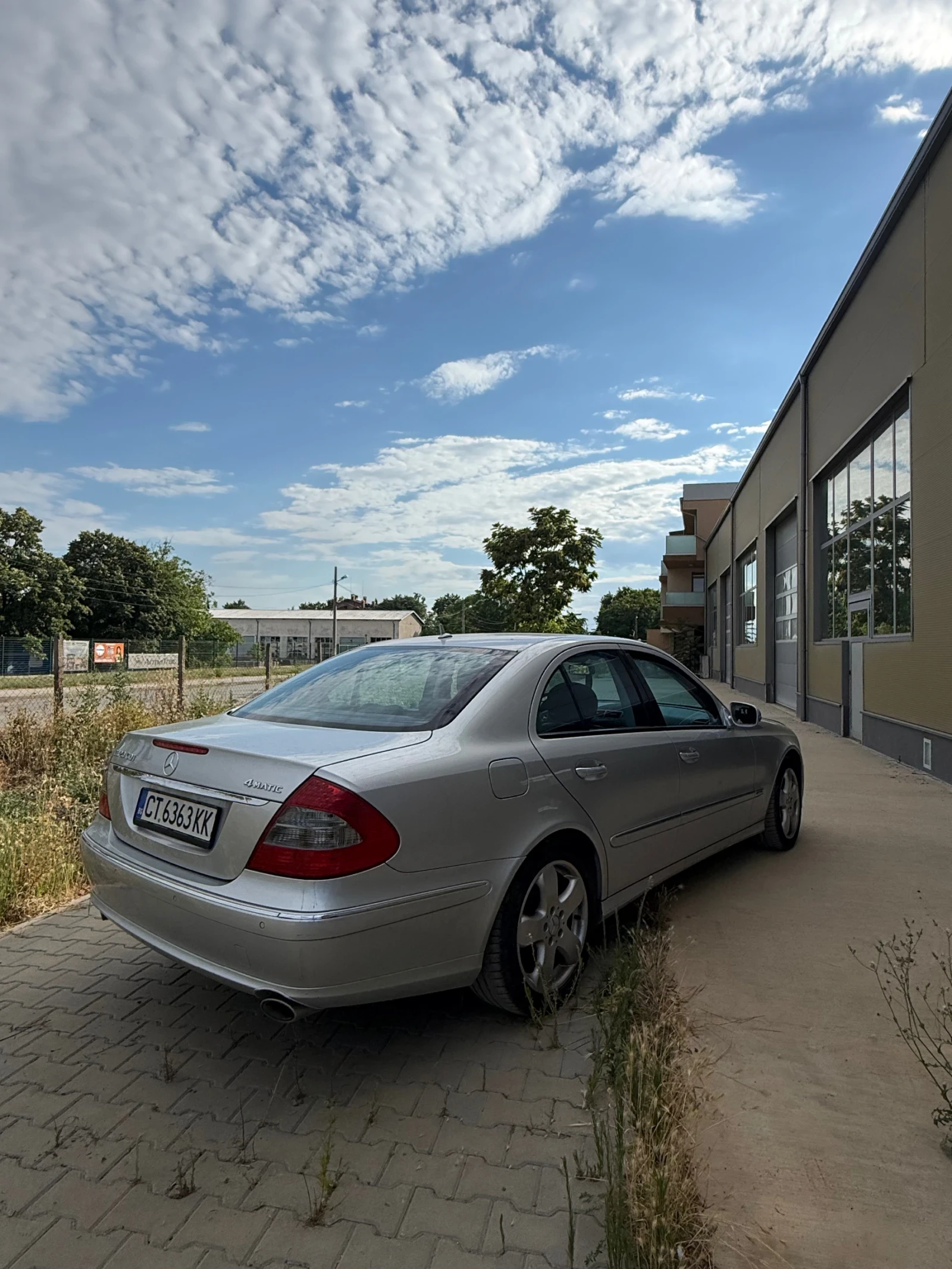 Mercedes-Benz E 320, снимка 4 - Автомобили и джипове - 55191761