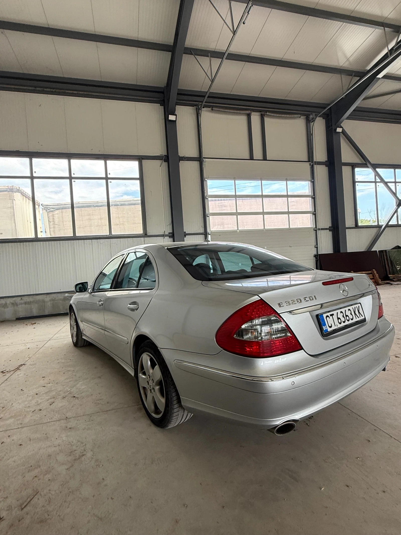 Mercedes-Benz E 320, снимка 5 - Автомобили и джипове - 55191761