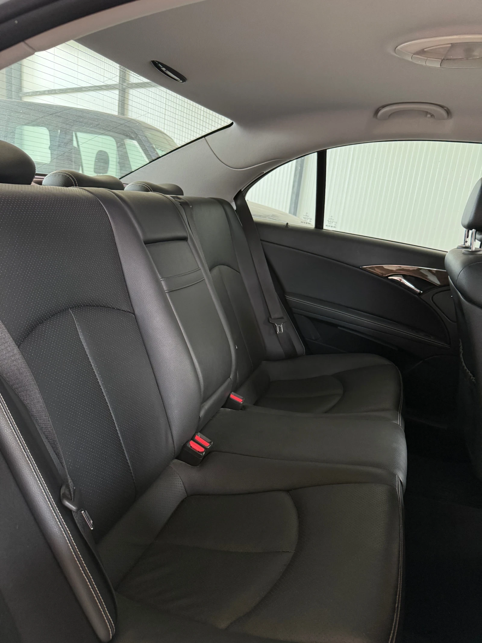 Mercedes-Benz E 320, снимка 12 - Автомобили и джипове - 55191761