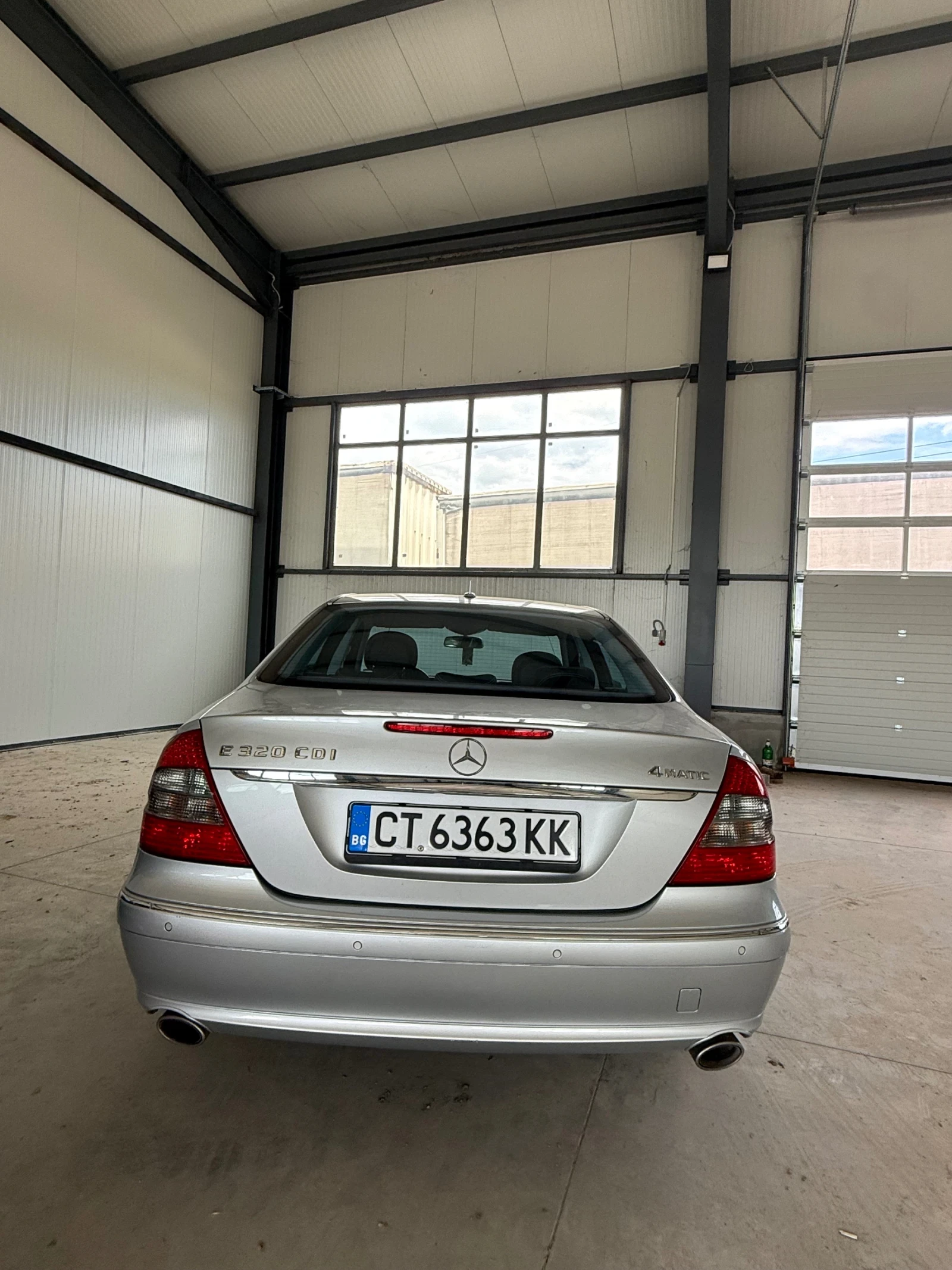 Mercedes-Benz E 320, снимка 6 - Автомобили и джипове - 55191761