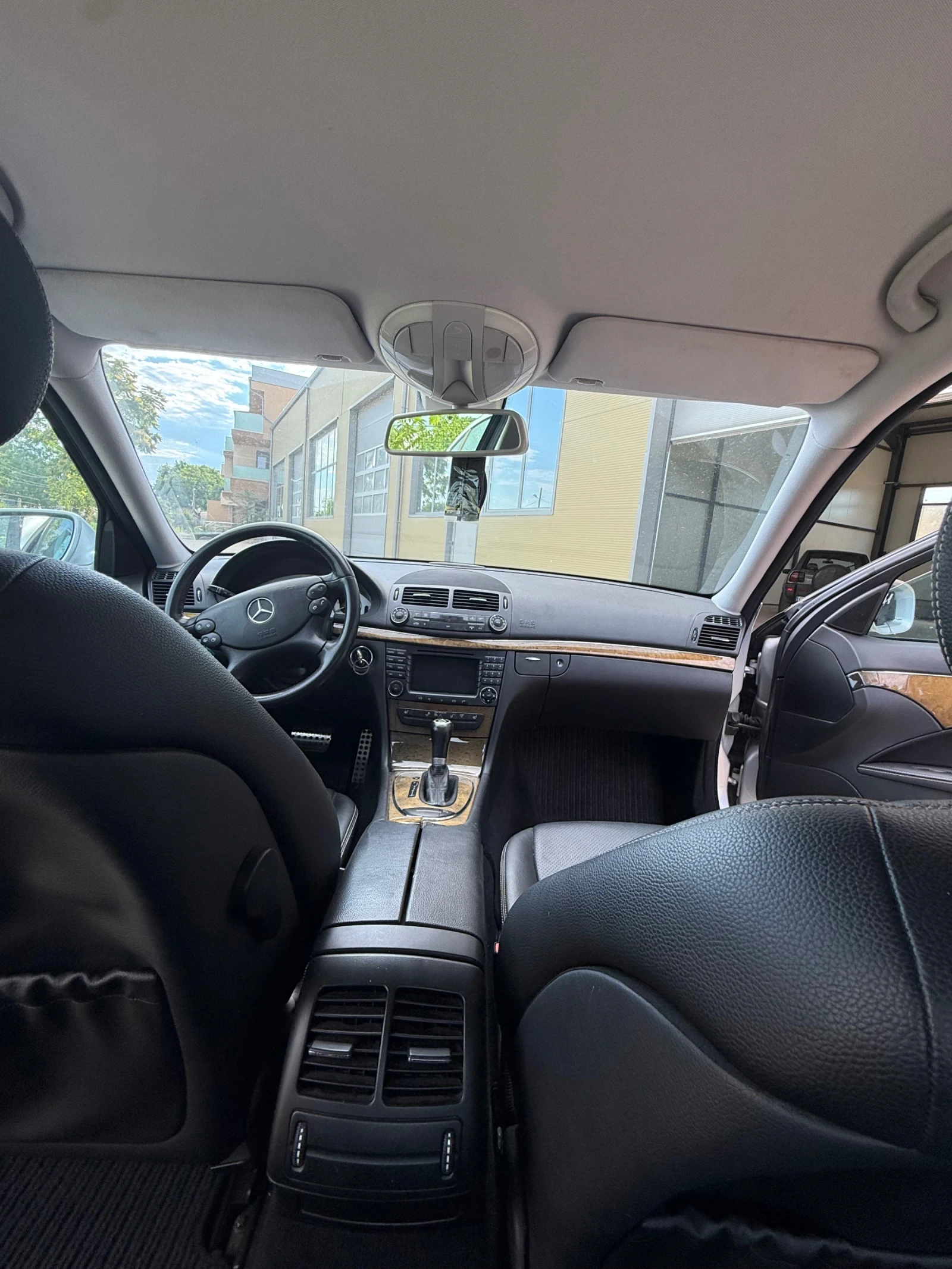 Mercedes-Benz E 320, снимка 17 - Автомобили и джипове - 55191761