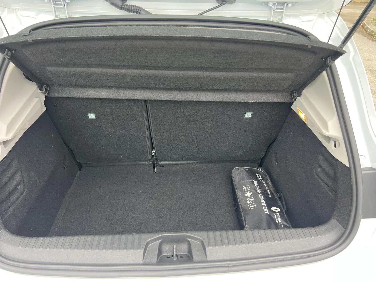 Renault Clio V 1.0 TCe / 90 к.с., снимка 16 - Автомобили и джипове - 55408281