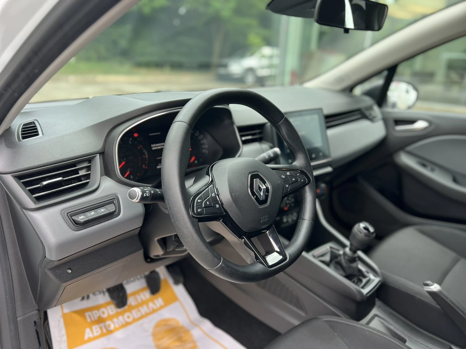 Renault Clio V 1.0 TCe / 90 к.с., снимка 8 - Автомобили и джипове - 55408281