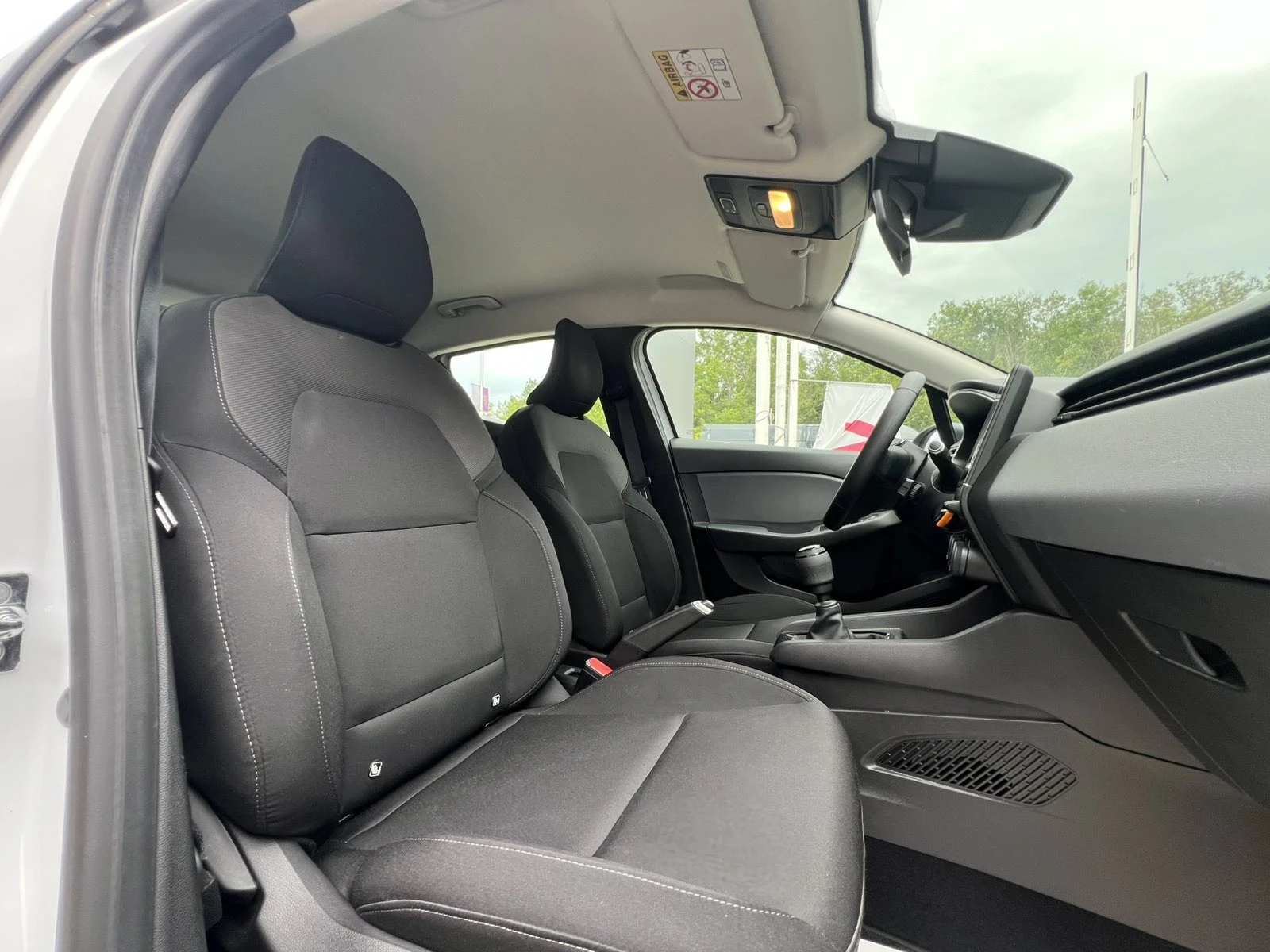 Renault Clio V 1.0 TCe / 90 к.с., снимка 9 - Автомобили и джипове - 55408281