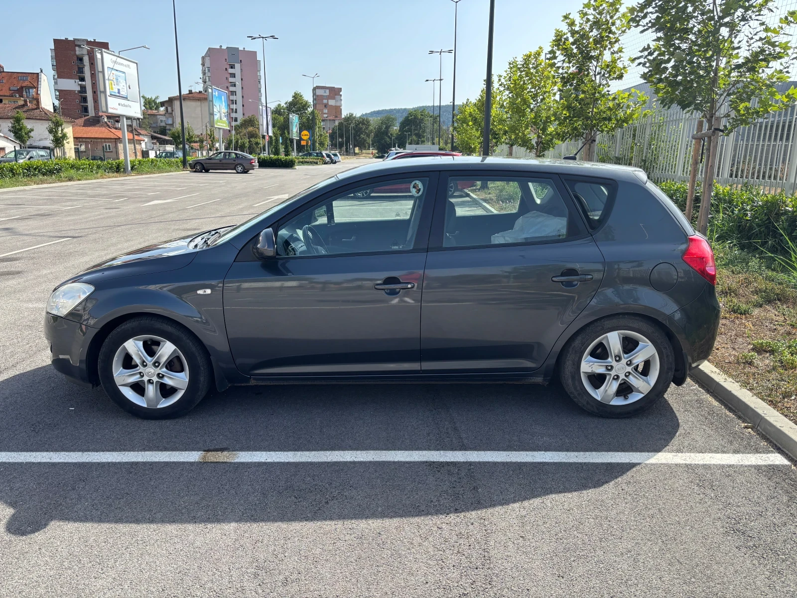 Kia Ceed 1.6 CRDI, снимка 3 - Автомобили и джипове - 55859897