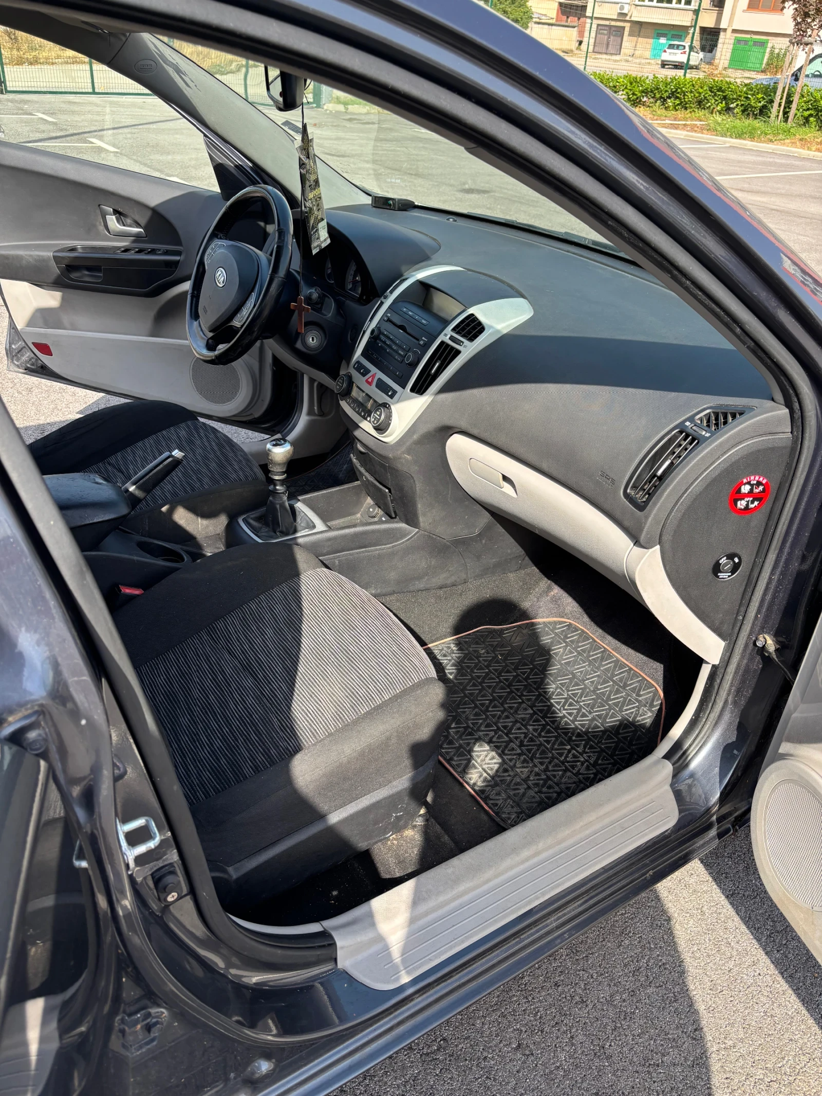Kia Ceed 1.6 CRDI, снимка 6 - Автомобили и джипове - 55859897
