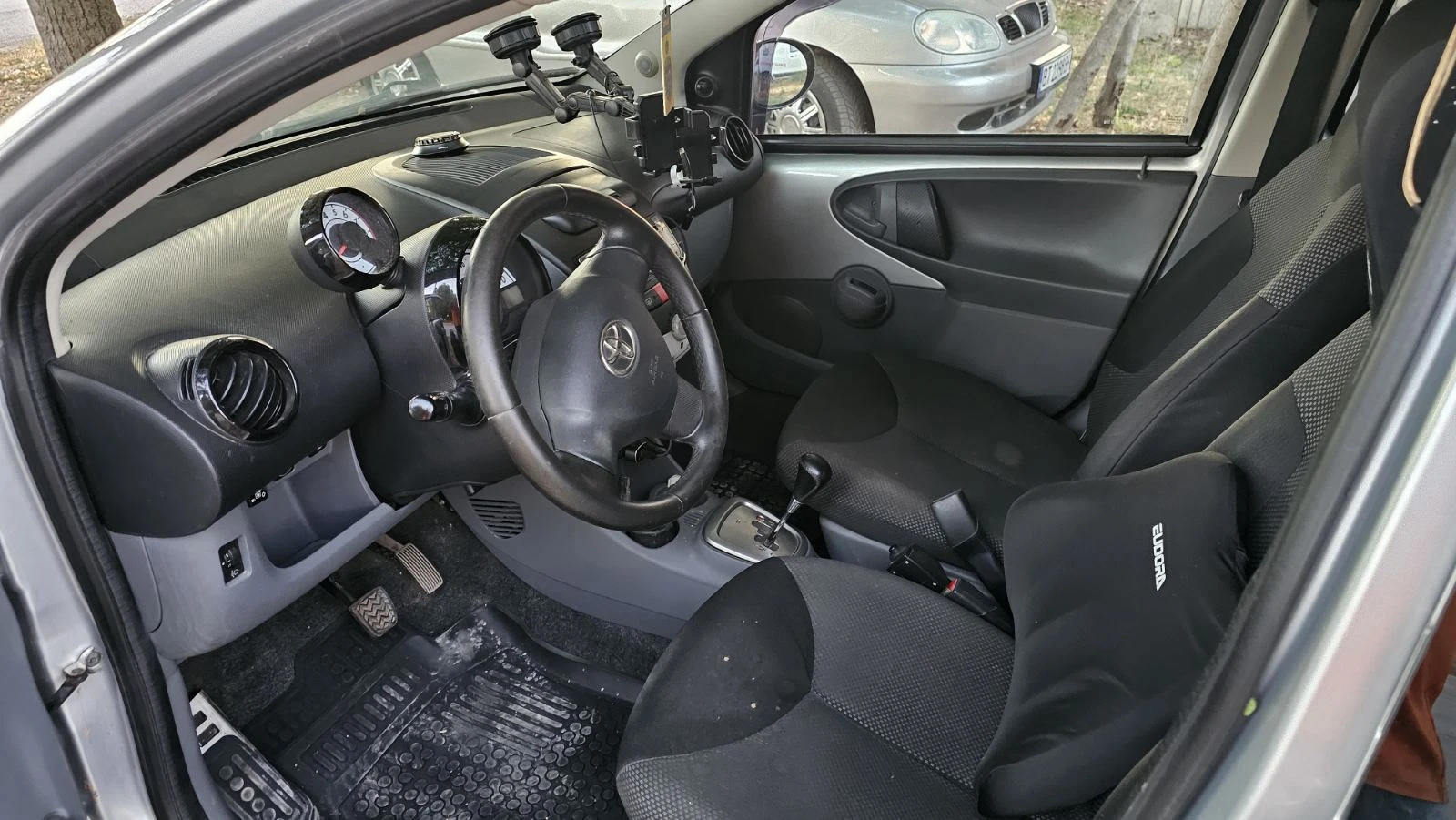 Toyota Aygo 1, 0 газ+ бензин, снимка 5 - Автомобили и джипове - 55993687