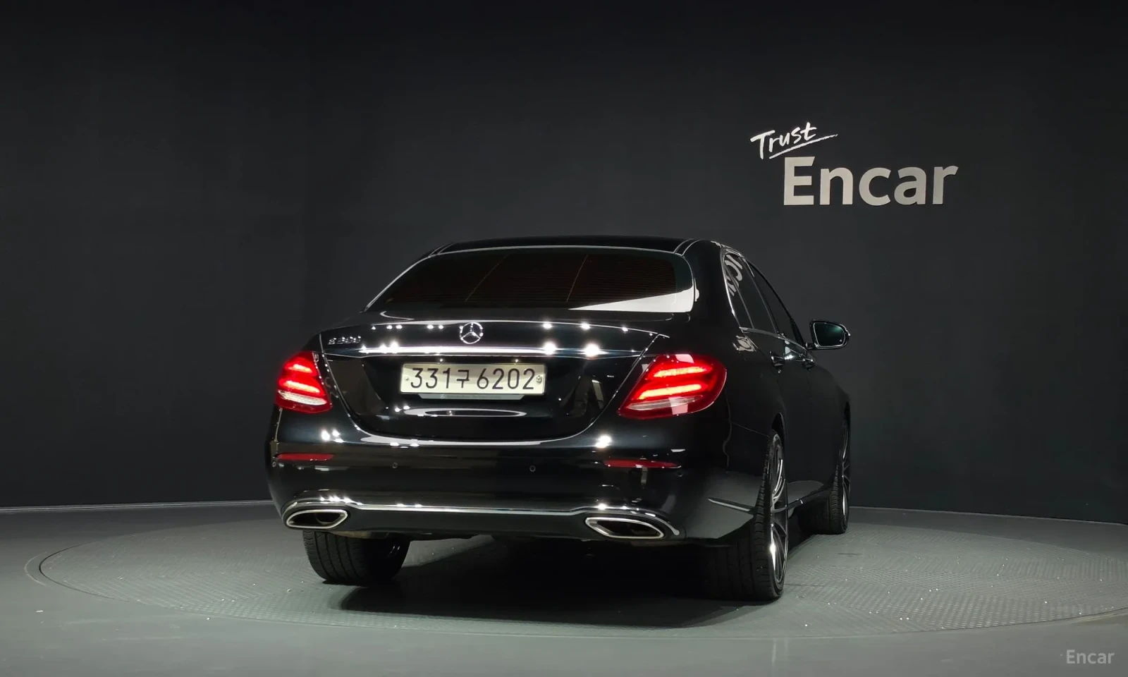 Mercedes-Benz E 300 Дигитално табло\3-D Burmeister\Масаж\360 Камери, снимка 4 - Автомобили и джипове - 56397312