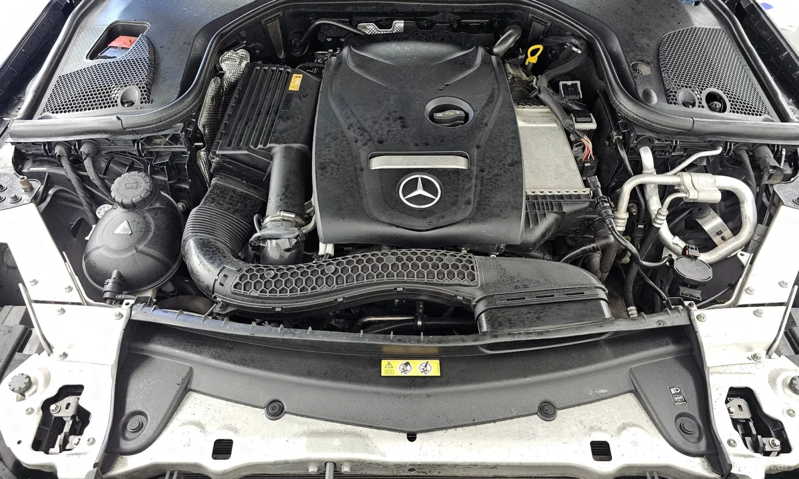 Mercedes-Benz E 300 Дигитално табло\3-D Burmeister\Масаж\360 Камери, снимка 6 - Автомобили и джипове - 56397312