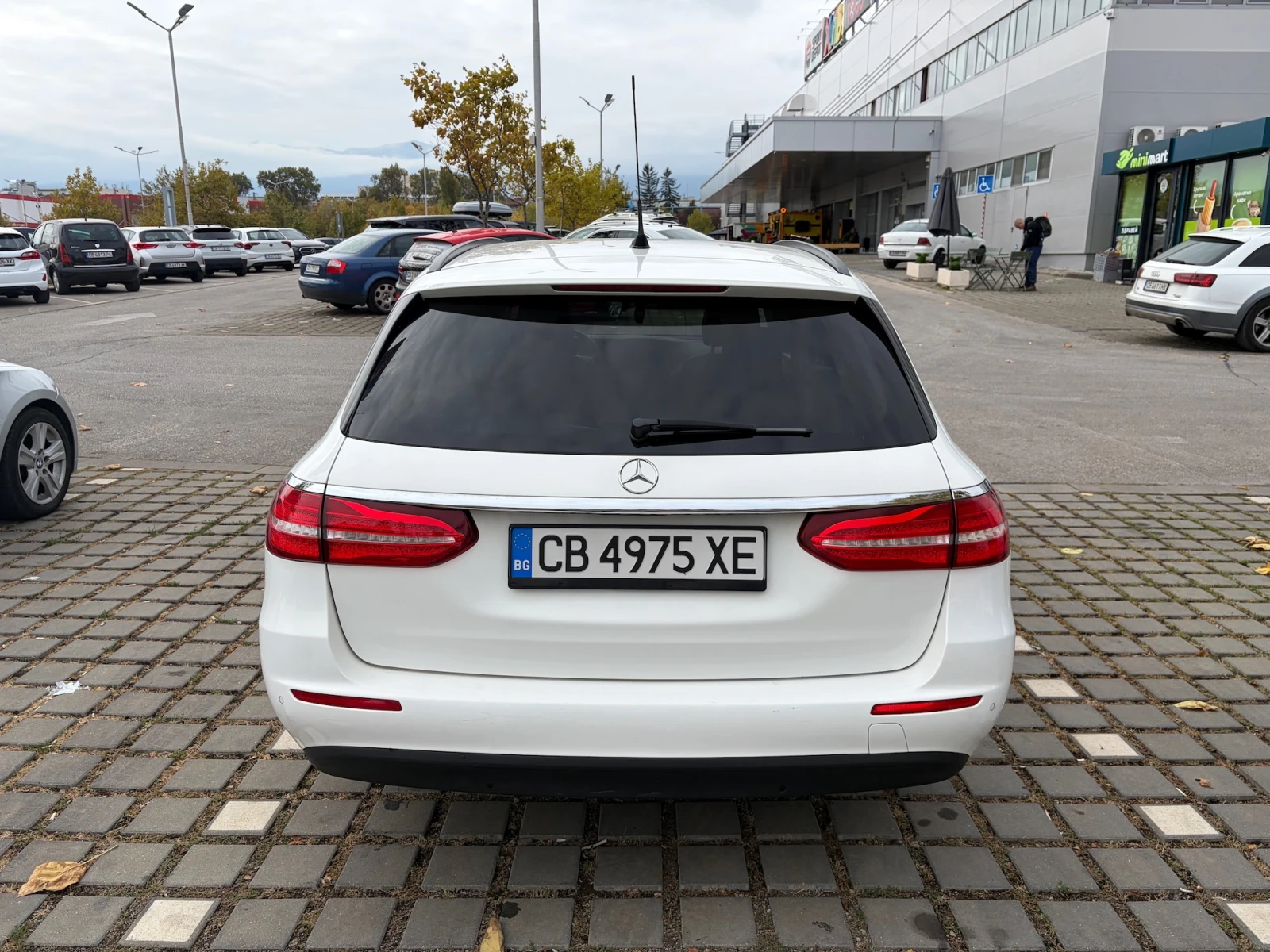 Mercedes-Benz E 200, снимка 5 - Автомобили и джипове - 56505034