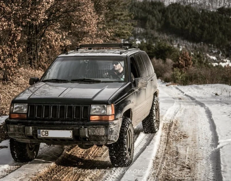 Jeep Grand cherokee 5.2 V8, снимка 1 - Автомобили и джипове - 48160057