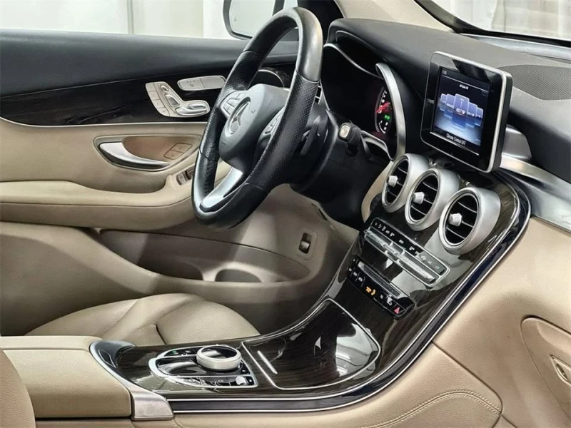 Mercedes-Benz GLC 300 PANO| HEATED SEATS| MEMORY| 360 Cam, снимка 10 - Автомобили и джипове - 53581415