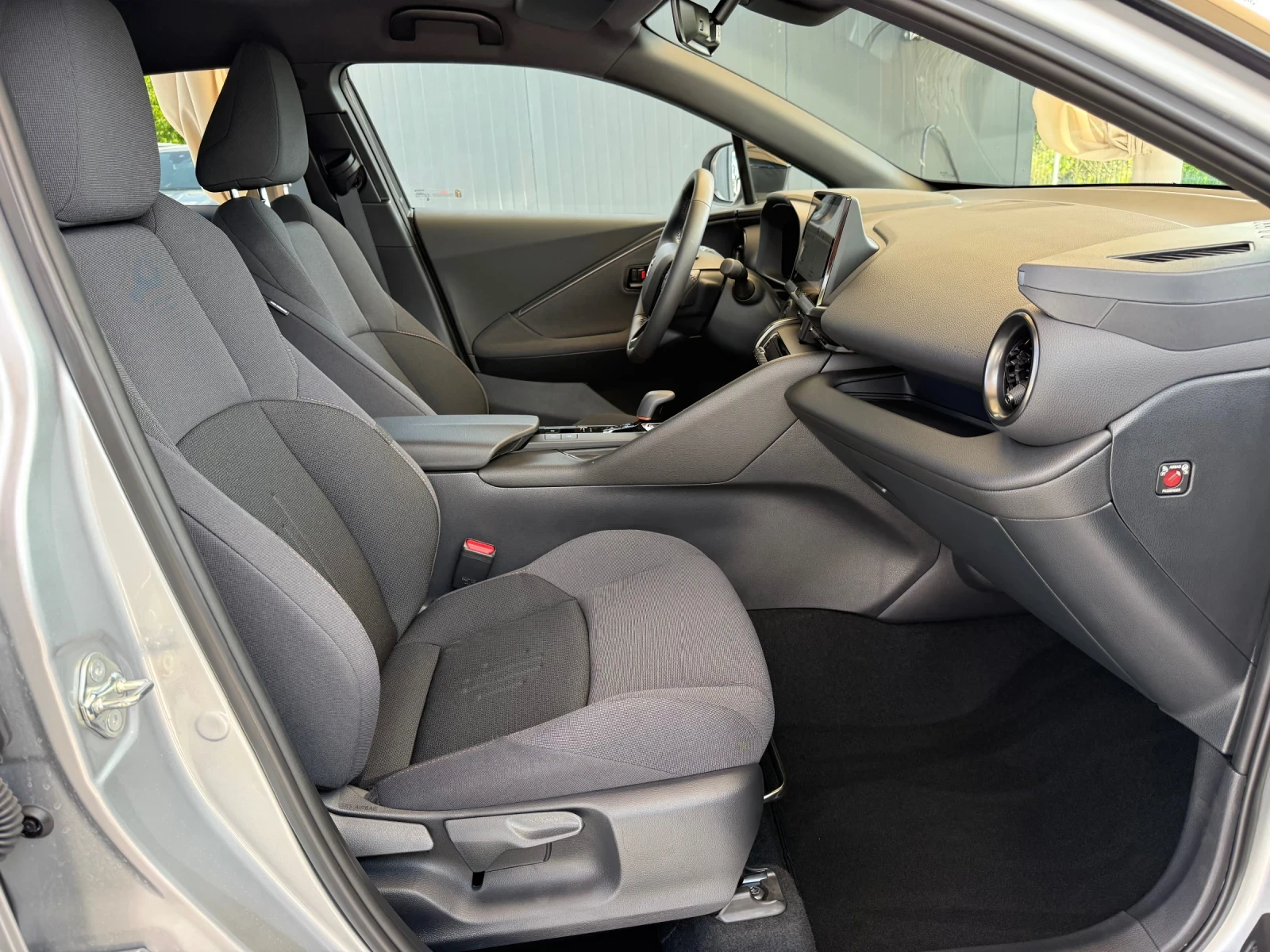 Toyota C-HR 2.0 Hybrid * * *  | Mobile.bg   15