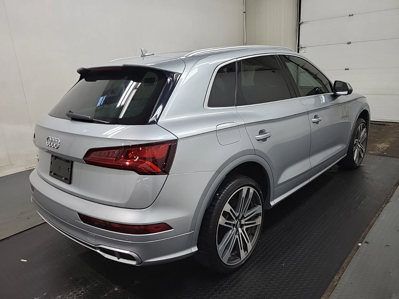 Audi SQ5 * АВТО КРЕДИТ* ЦЕНА ДО БГ * CARFAX *  - изображение 6