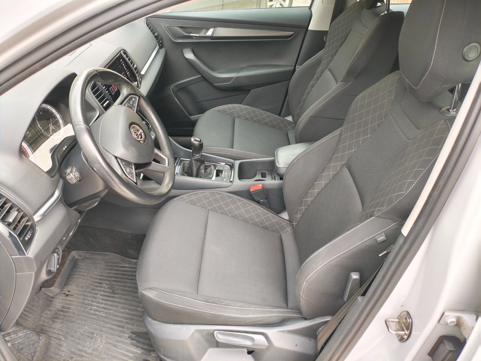 Skoda Karoq 1.5TSI 150кс. , снимка 9 - Автомобили и джипове - 54383007
