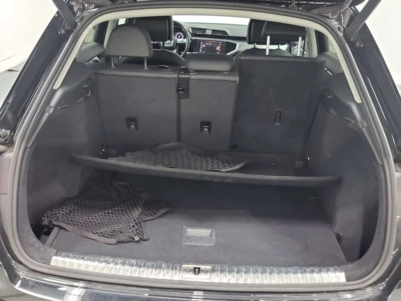 Audi Q3 * CARFAX * ПЕРФЕКТНО СЕРВИЗИРАНА * ПАНОРАМА * , снимка 14 - Автомобили и джипове - 54942111