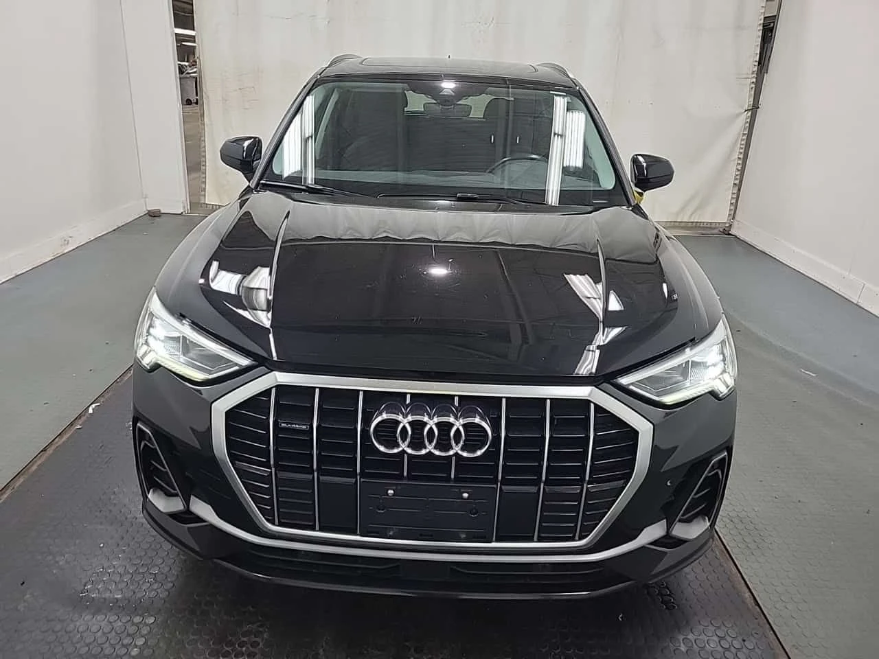 Audi Q3 * CARFAX * ПЕРФЕКТНО СЕРВИЗИРАНА * ПАНОРАМА * , снимка 6 - Автомобили и джипове - 54942111