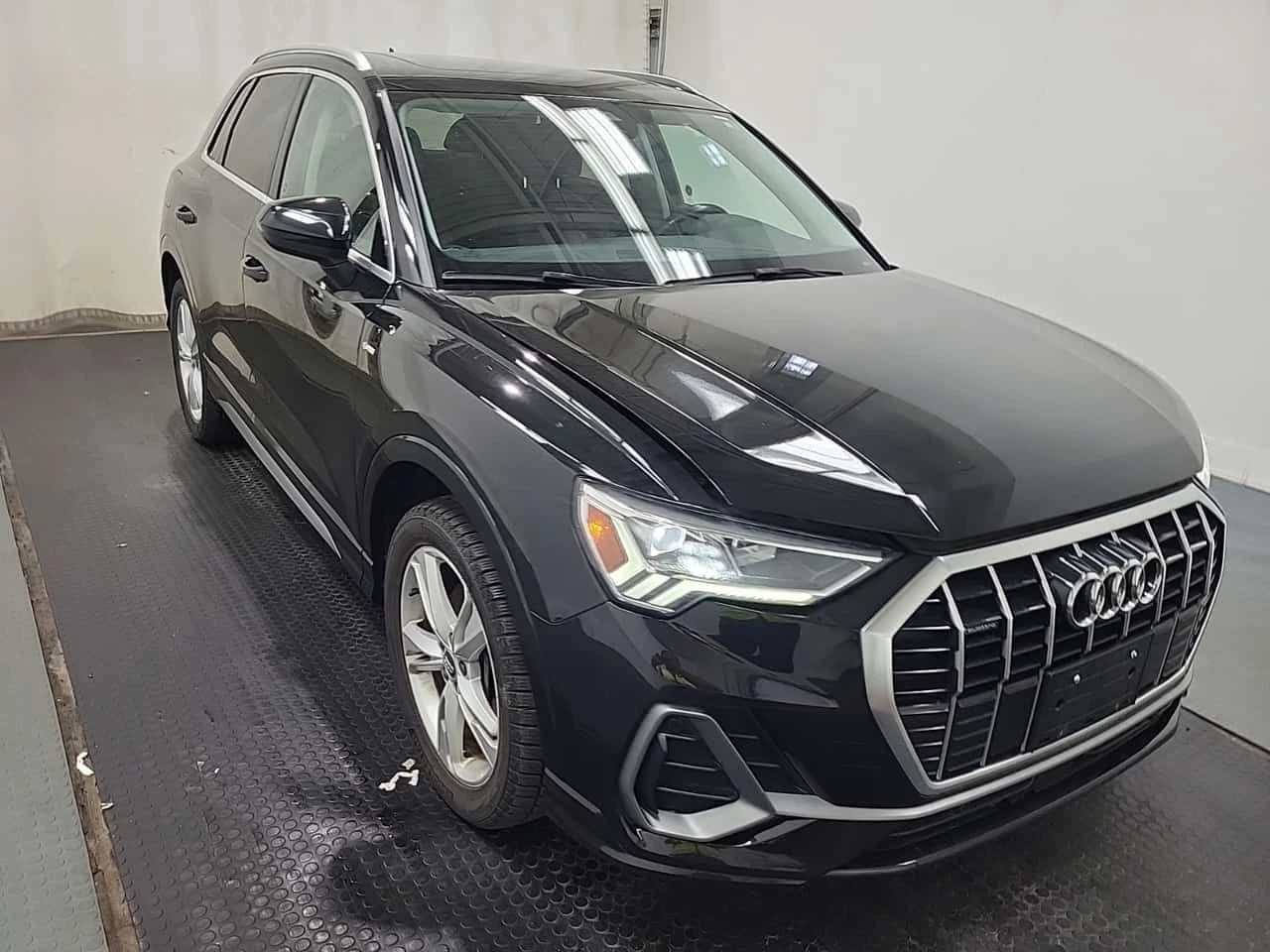 Audi Q3 * CARFAX * ПЕРФЕКТНО СЕРВИЗИРАНА * ПАНОРАМА * , снимка 2 - Автомобили и джипове - 54942111